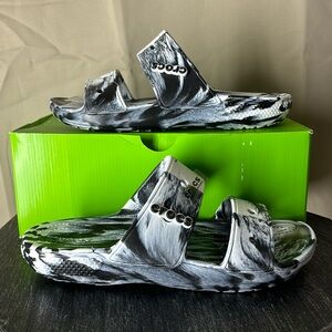Crocs classic marbled sandal